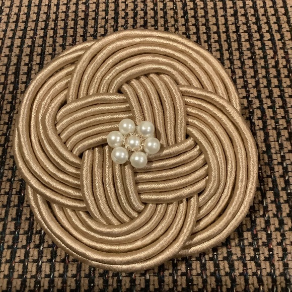 Curtain clip tie backs Pair 5” Latte Tan Faux Pearl centers - Picture 2 of 4